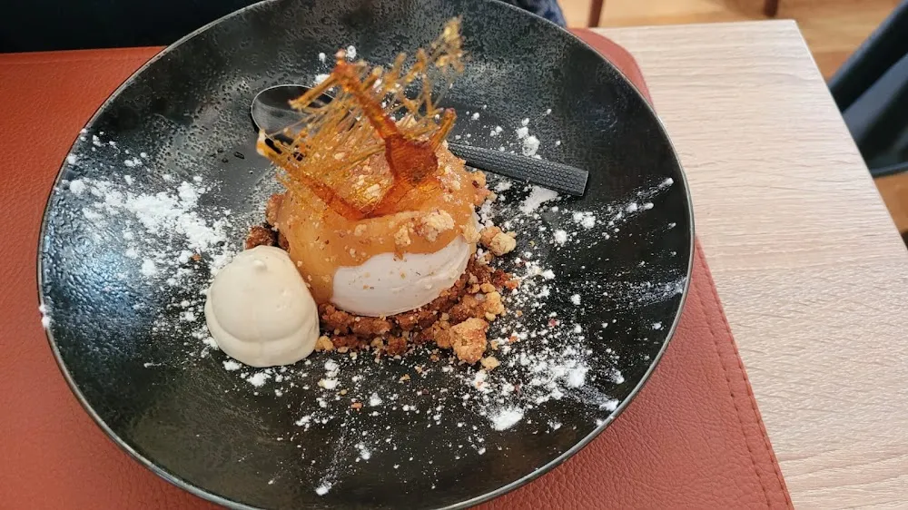 Gâteau Aux Marons En Dôme Et Sont Coeur Croustillant de Fruits Rouges